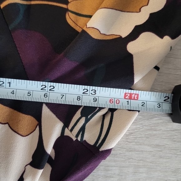 Tahari Woman Floral Faux Wrap Ruched Front Floral Top Size 1X - Picture 5 of 8